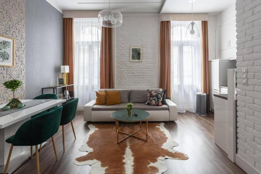 Chic, Captivating Space Budapesta Exterior foto