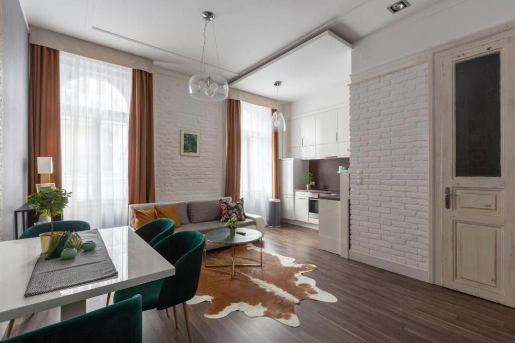 Chic, Captivating Space Budapesta Exterior foto